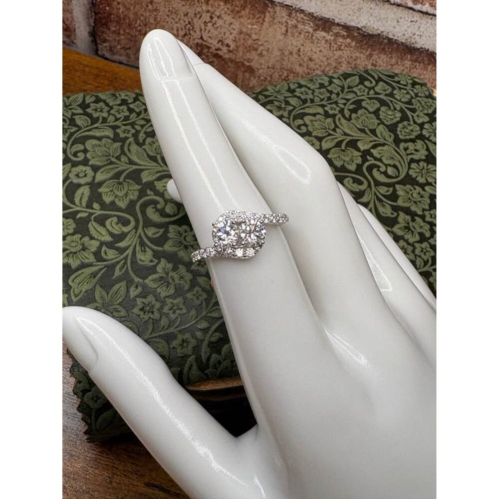 Size 6 - Unique 0.88 Carat Round Cut Moissanite Ring 925 Sterling Silver